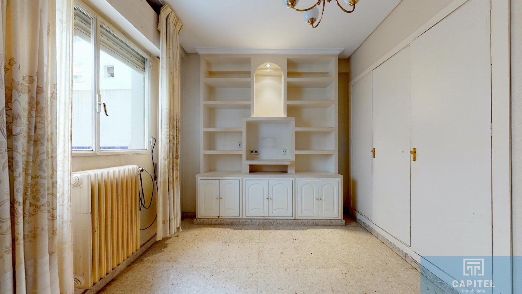 For sale of flat in Córdoba