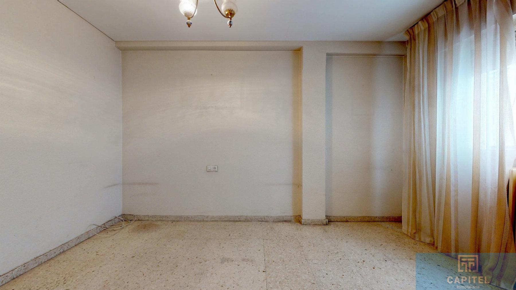 For sale of flat in Córdoba