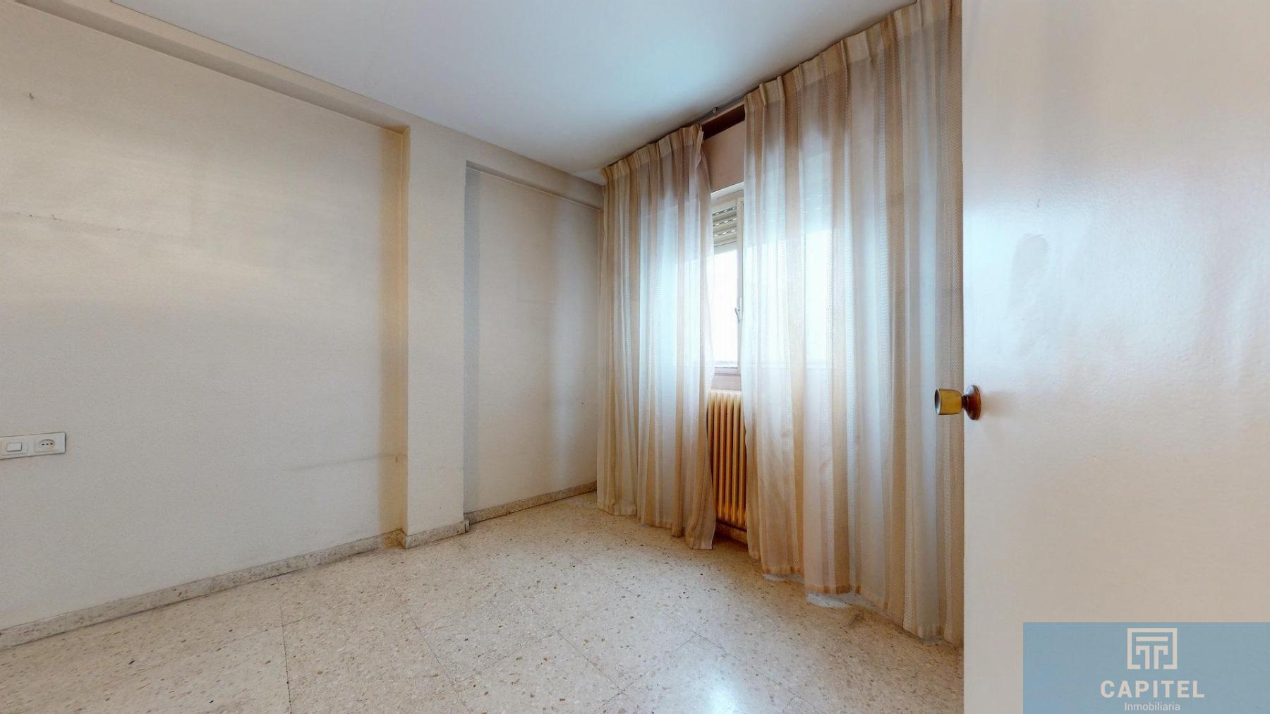 For sale of flat in Córdoba