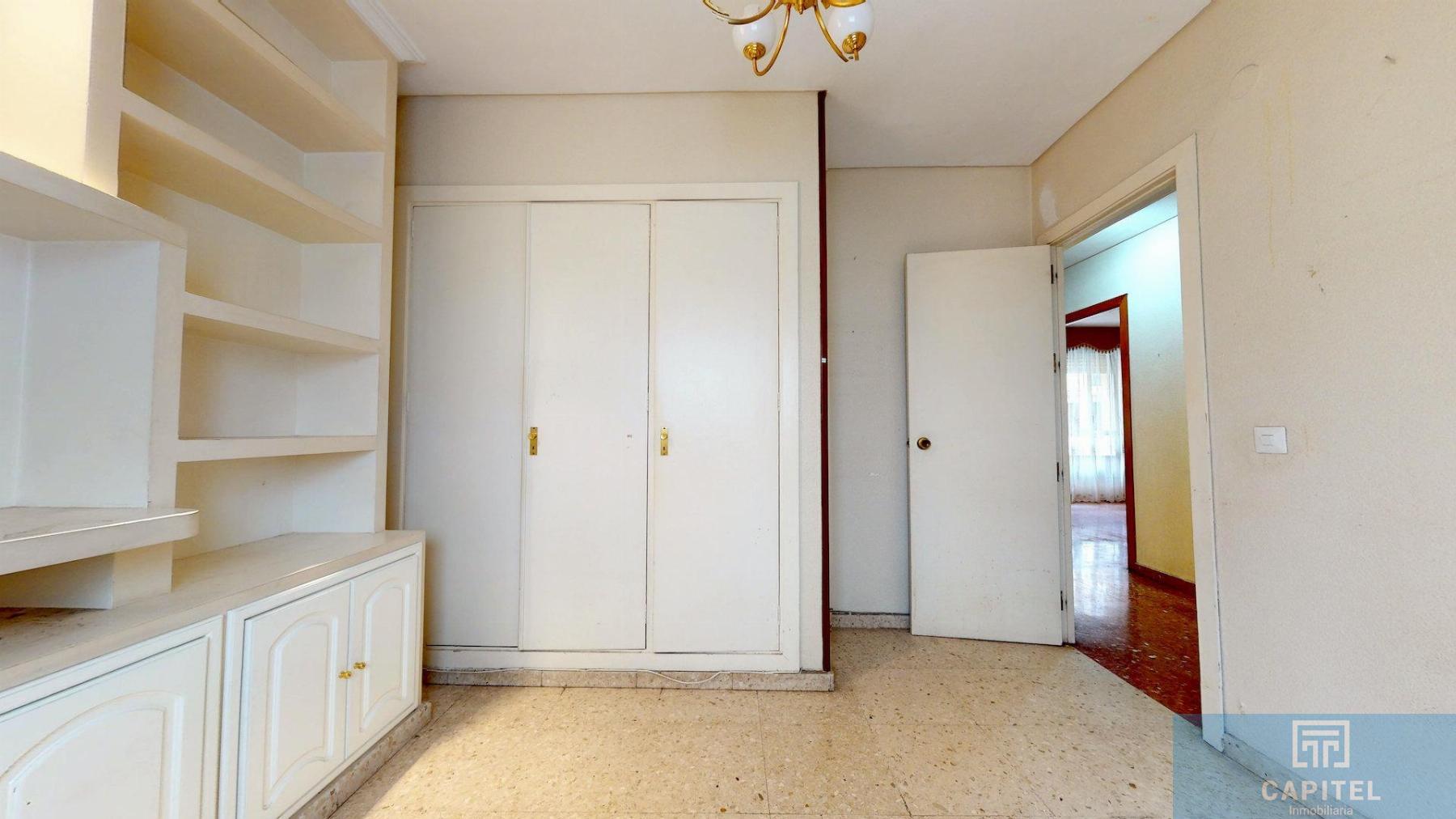 For sale of flat in Córdoba