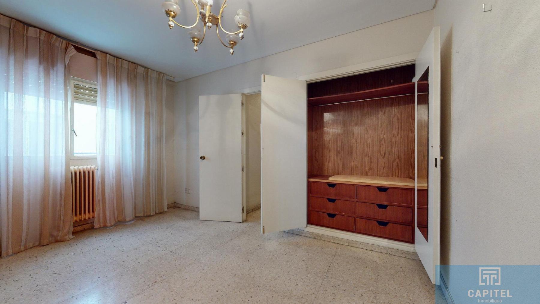 For sale of flat in Córdoba
