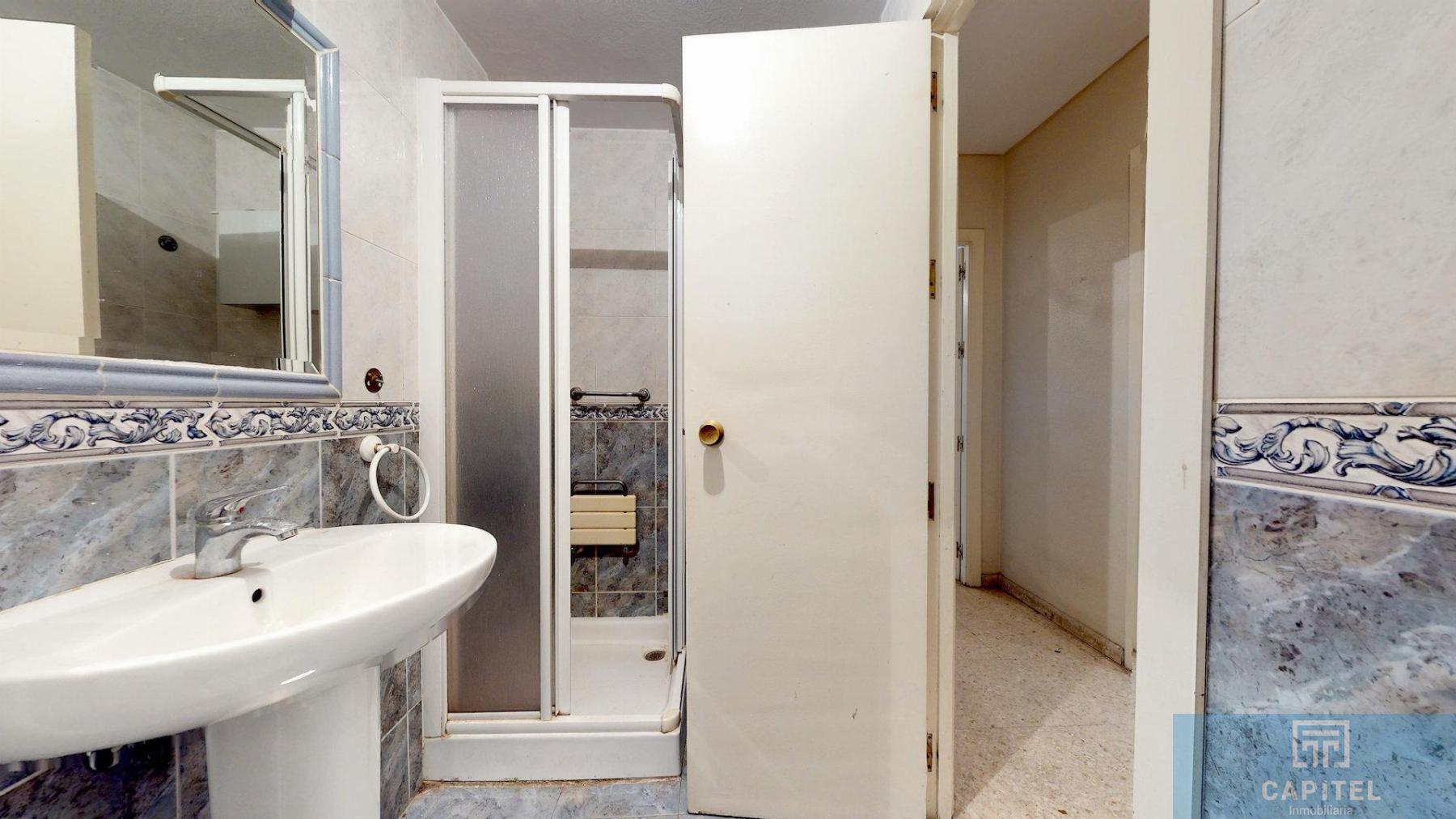 For sale of flat in Córdoba
