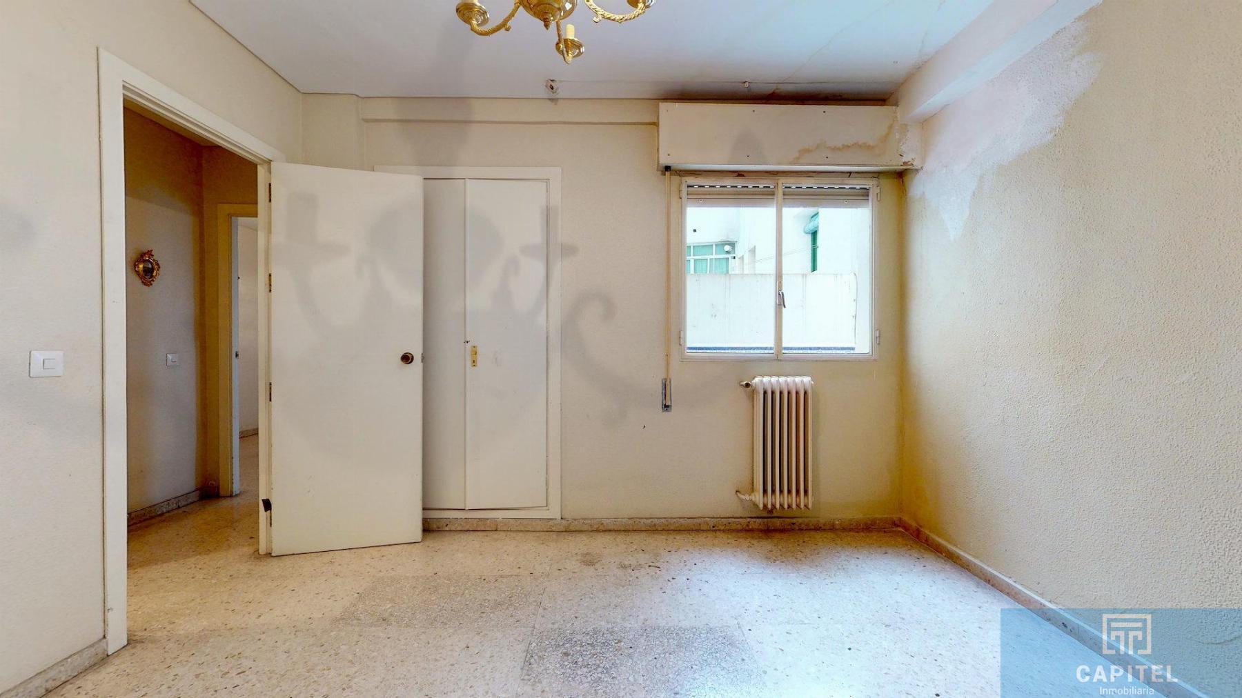 For sale of flat in Córdoba