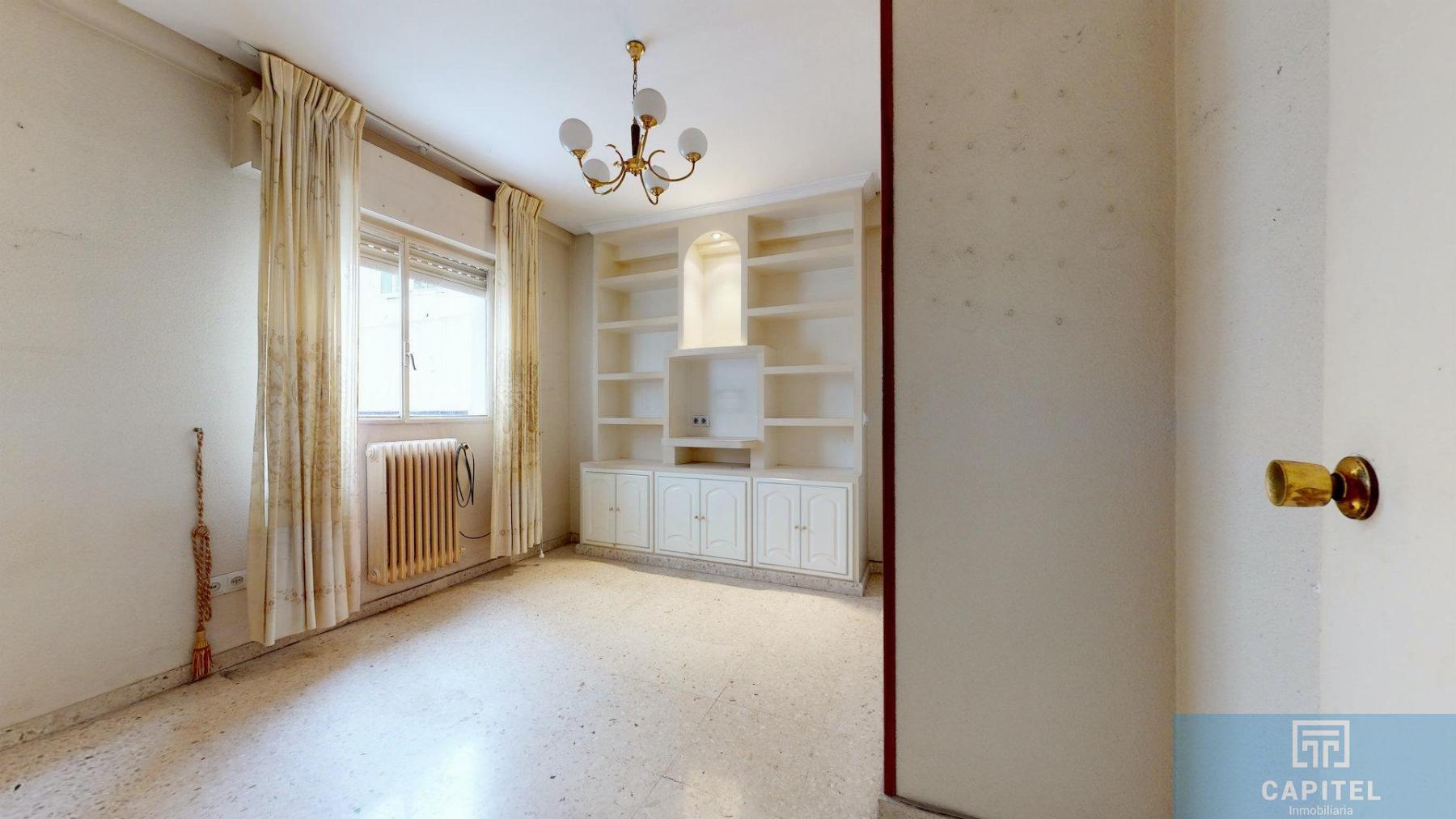 For sale of flat in Córdoba