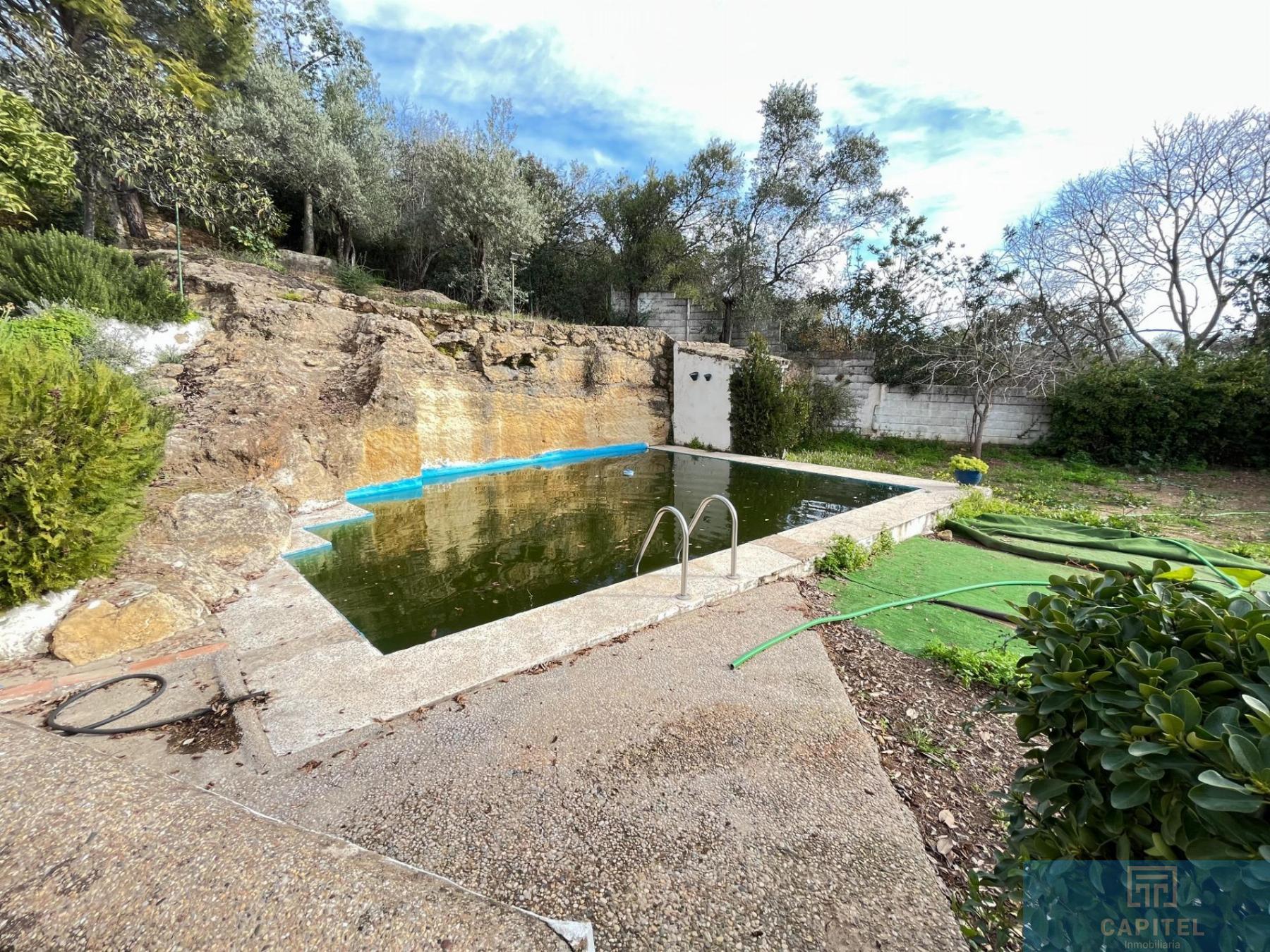 For sale of chalet in Córdoba