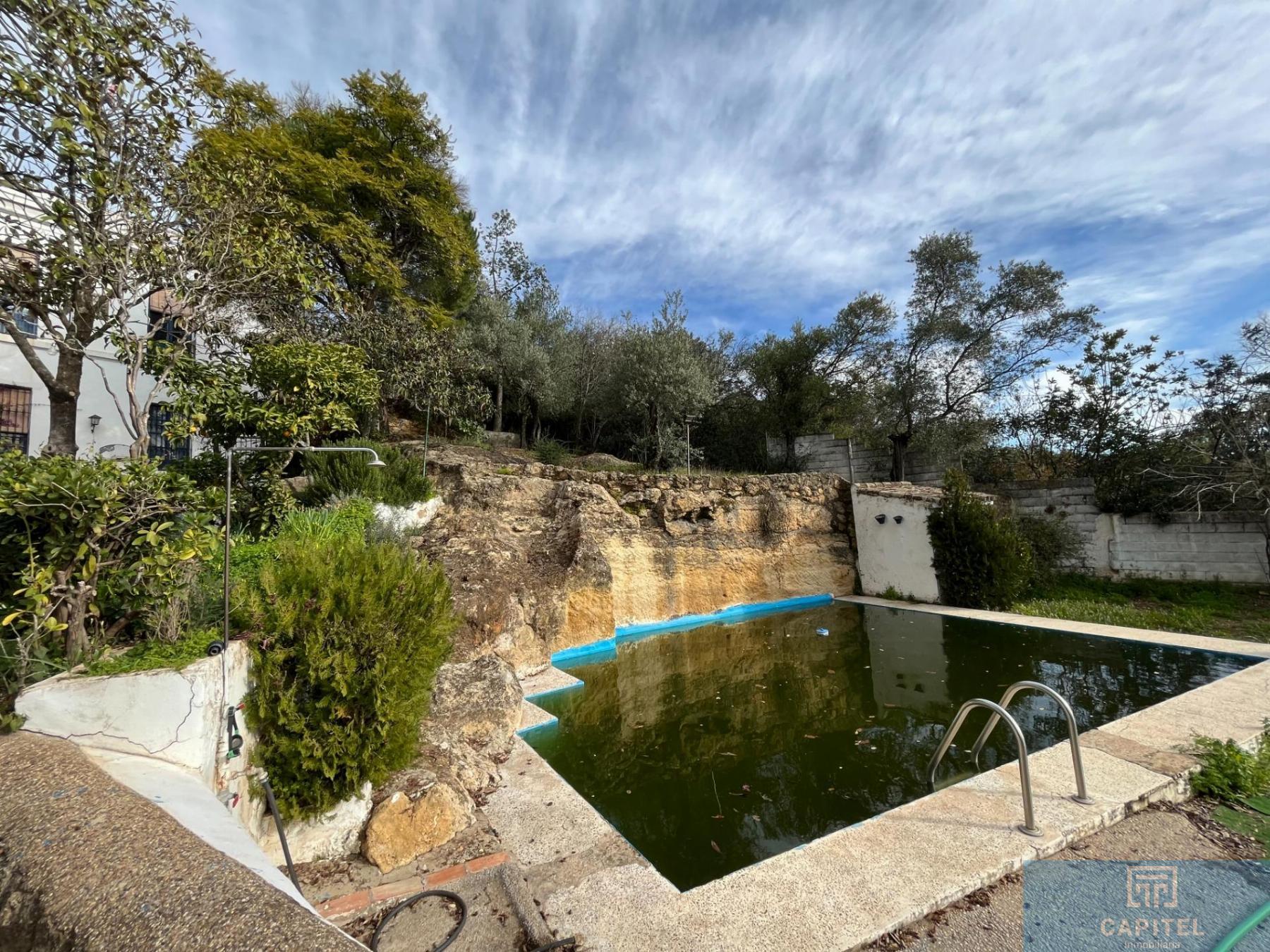For sale of chalet in Córdoba