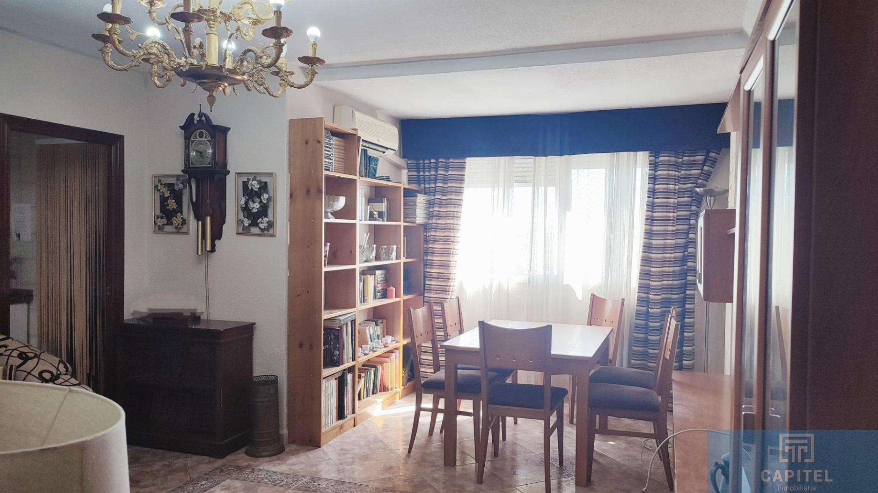 For sale of flat in Córdoba