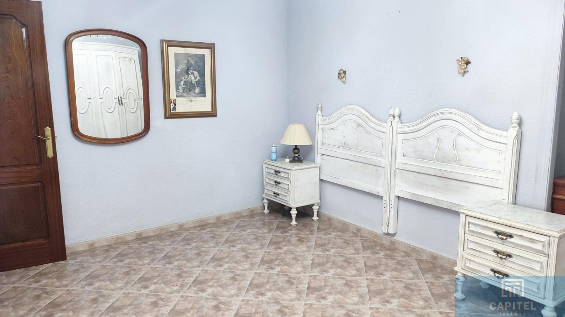 For sale of flat in Córdoba