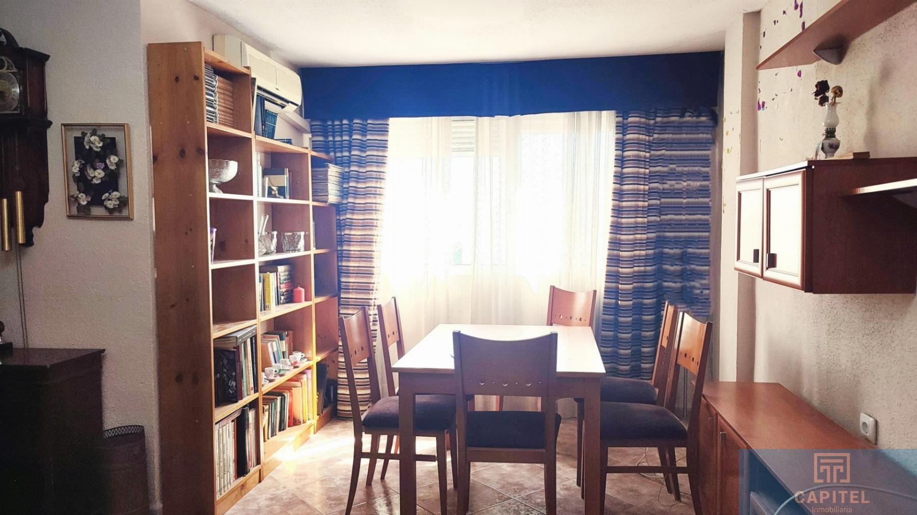 For sale of flat in Córdoba
