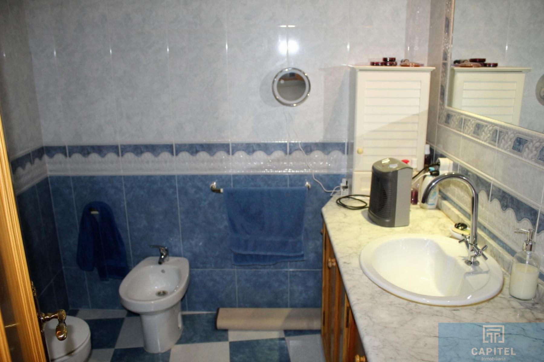 For sale of flat in Córdoba
