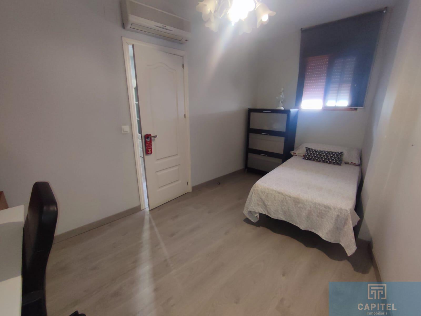For sale of flat in Córdoba