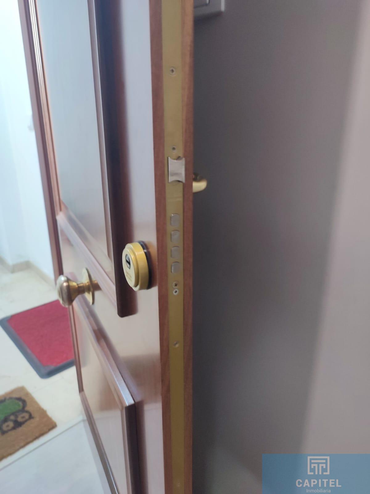For sale of flat in Córdoba