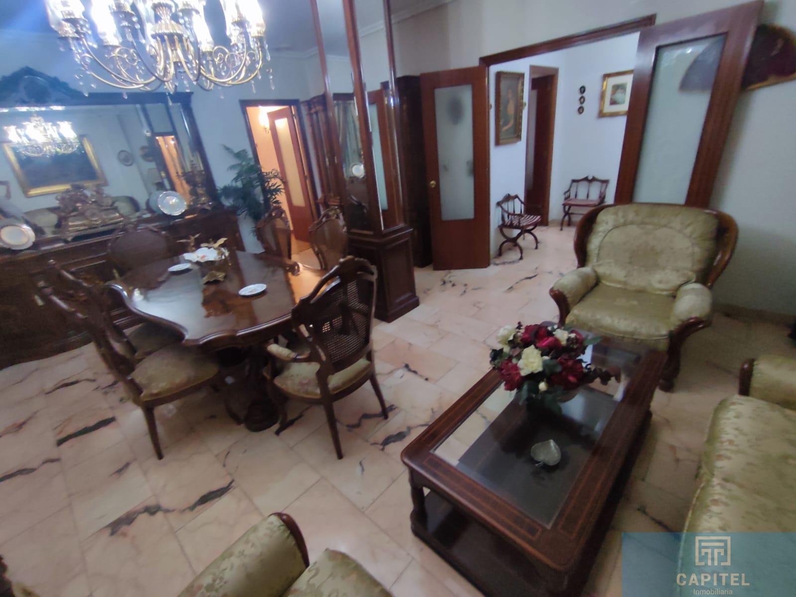 For sale of flat in Córdoba