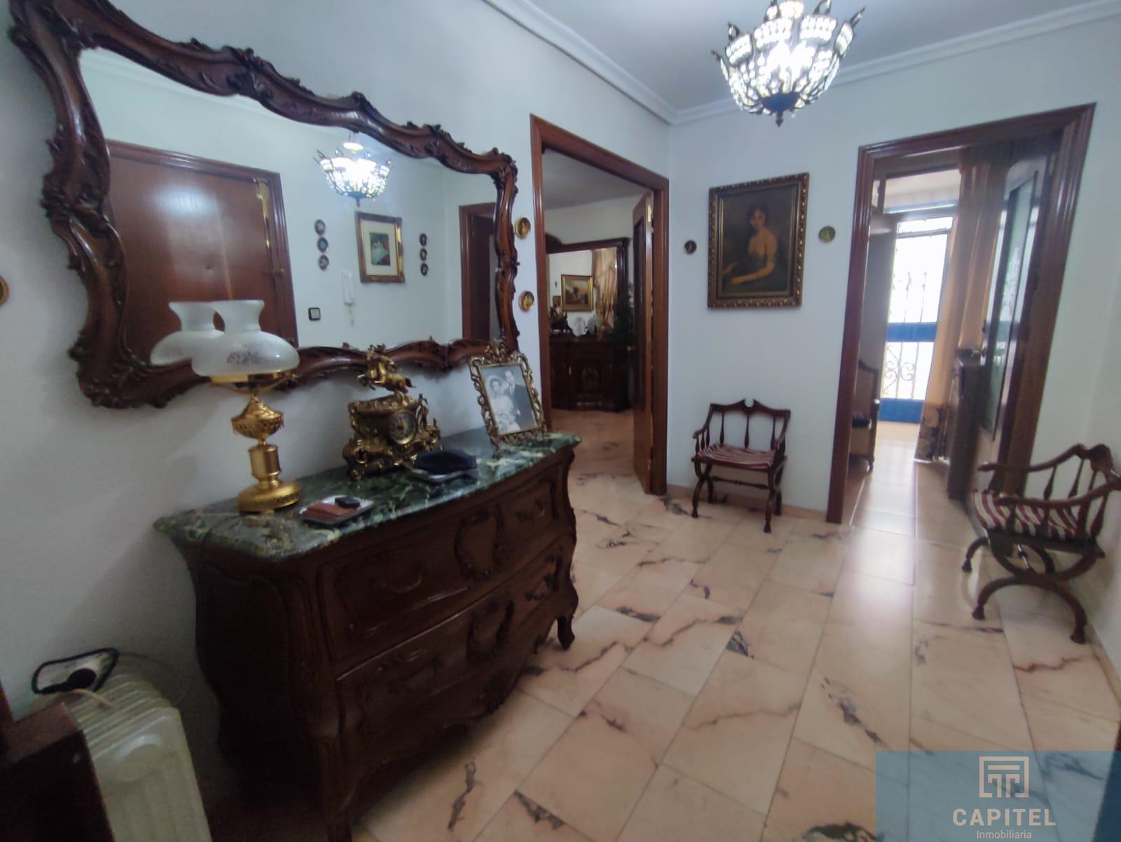 For sale of flat in Córdoba