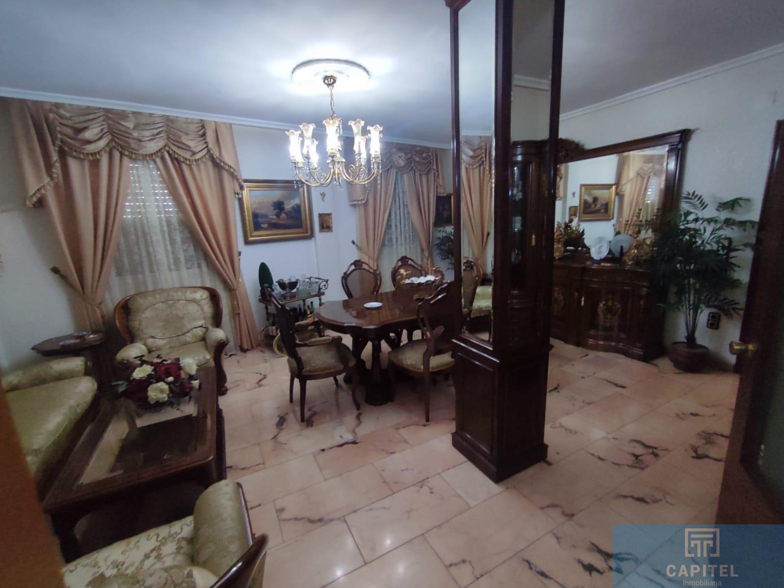 For sale of flat in Córdoba