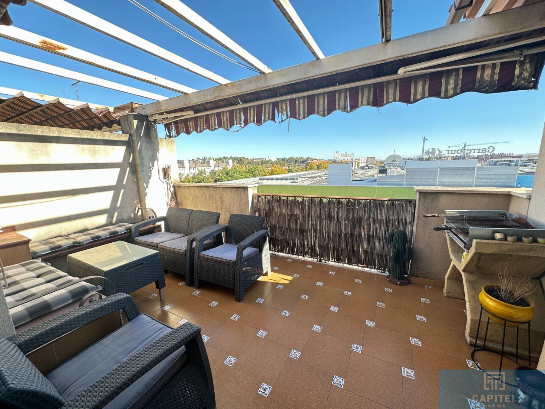 For sale of penthouse in Córdoba