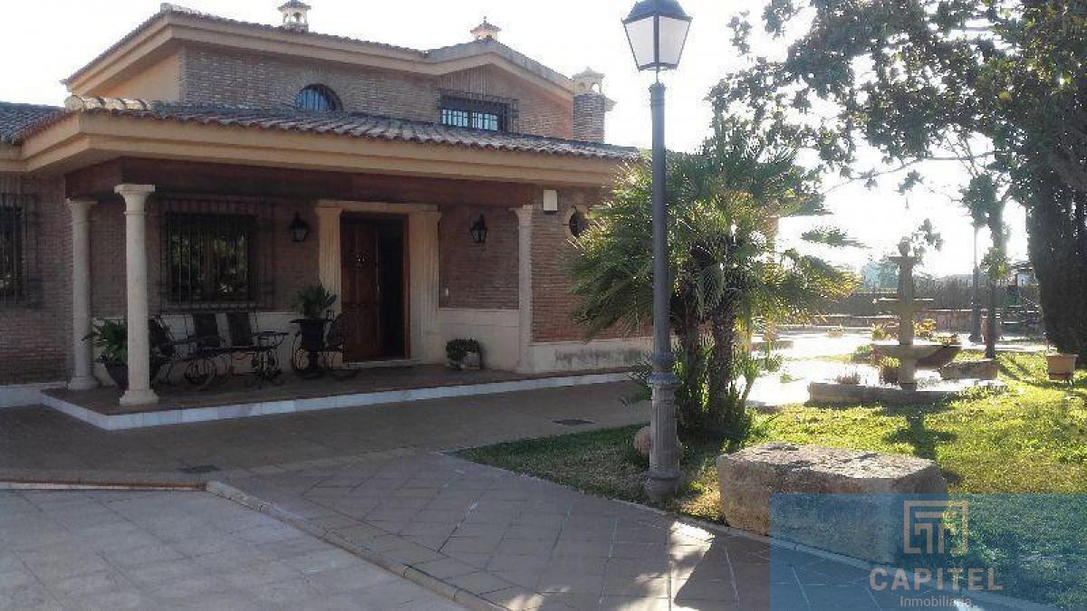 For sale of chalet in Córdoba