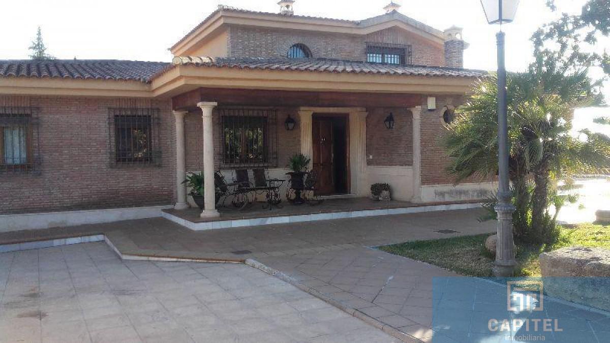 For sale of chalet in Córdoba