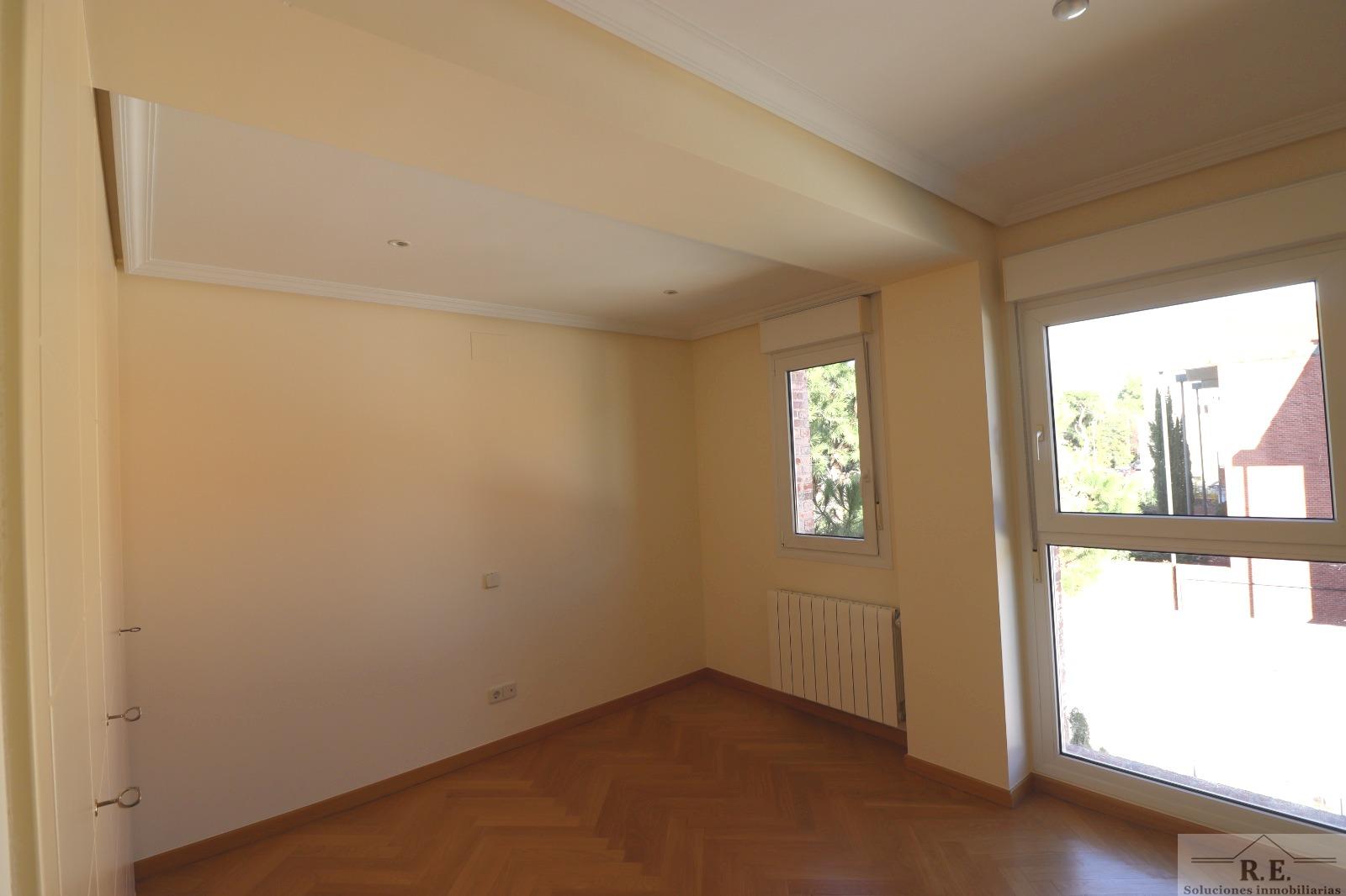 For rent of duplex in Madrid