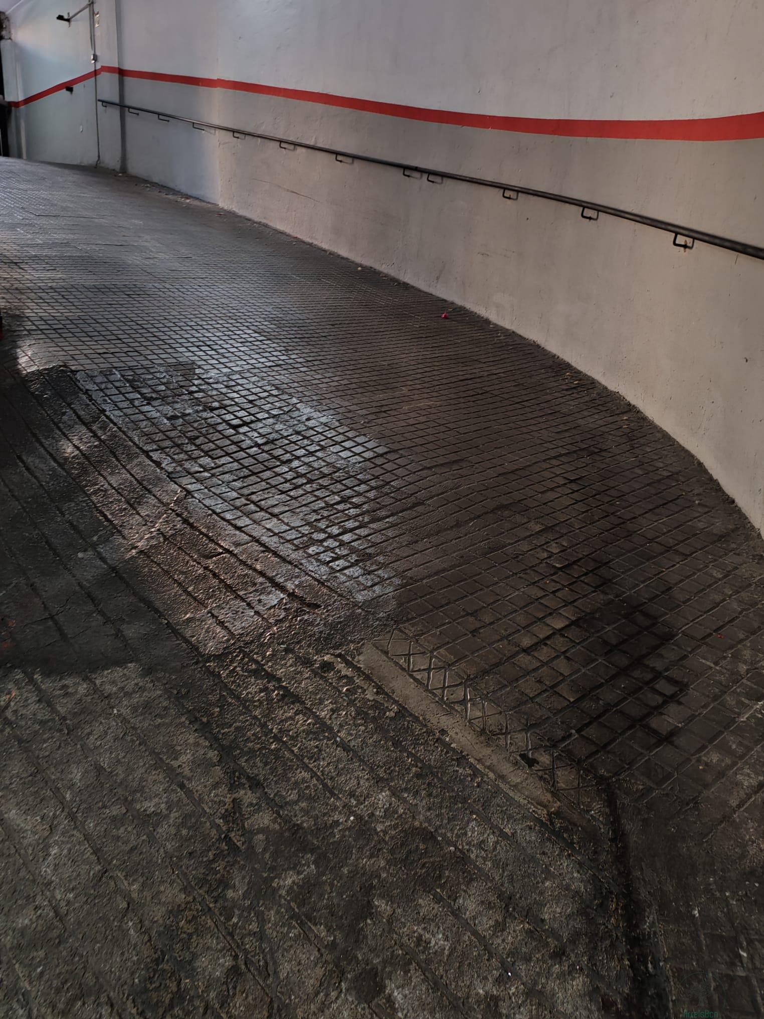 For sale of garage in Barcelona