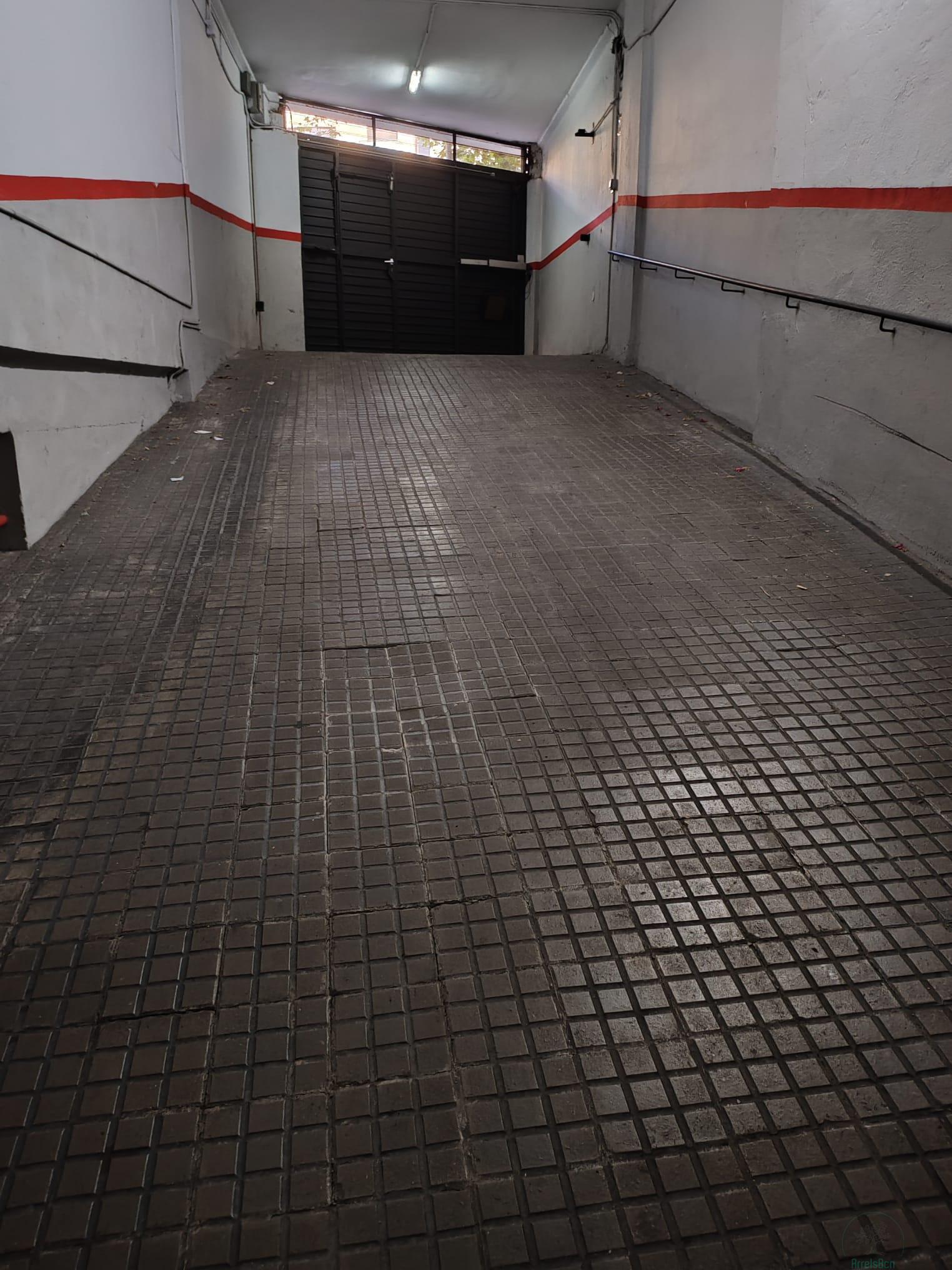 For sale of garage in Barcelona