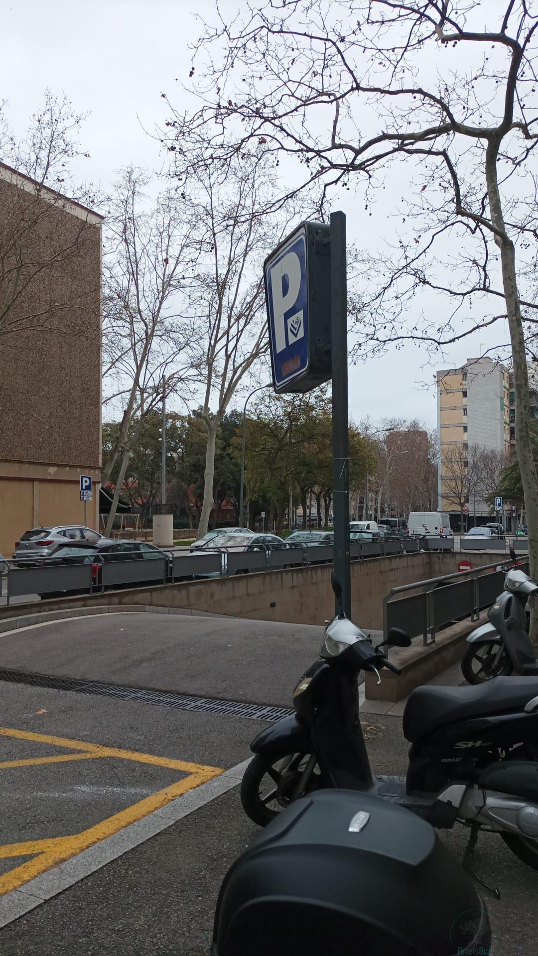 For sale of garage in Barcelona