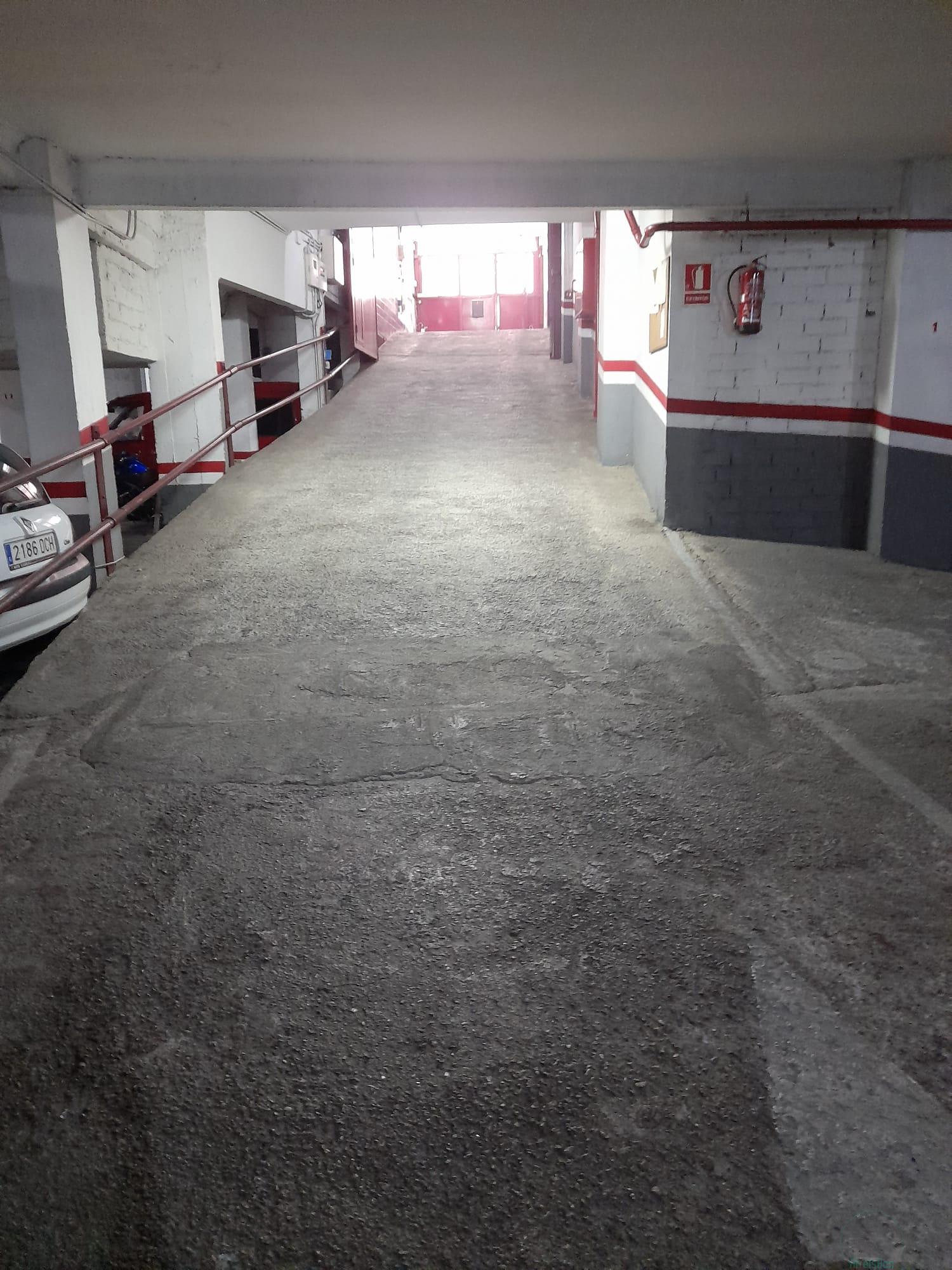 For sale of garage in Badalona