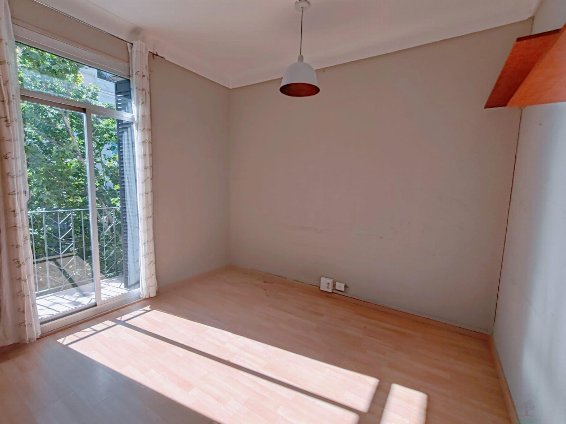 For sale of flat in Barcelona
