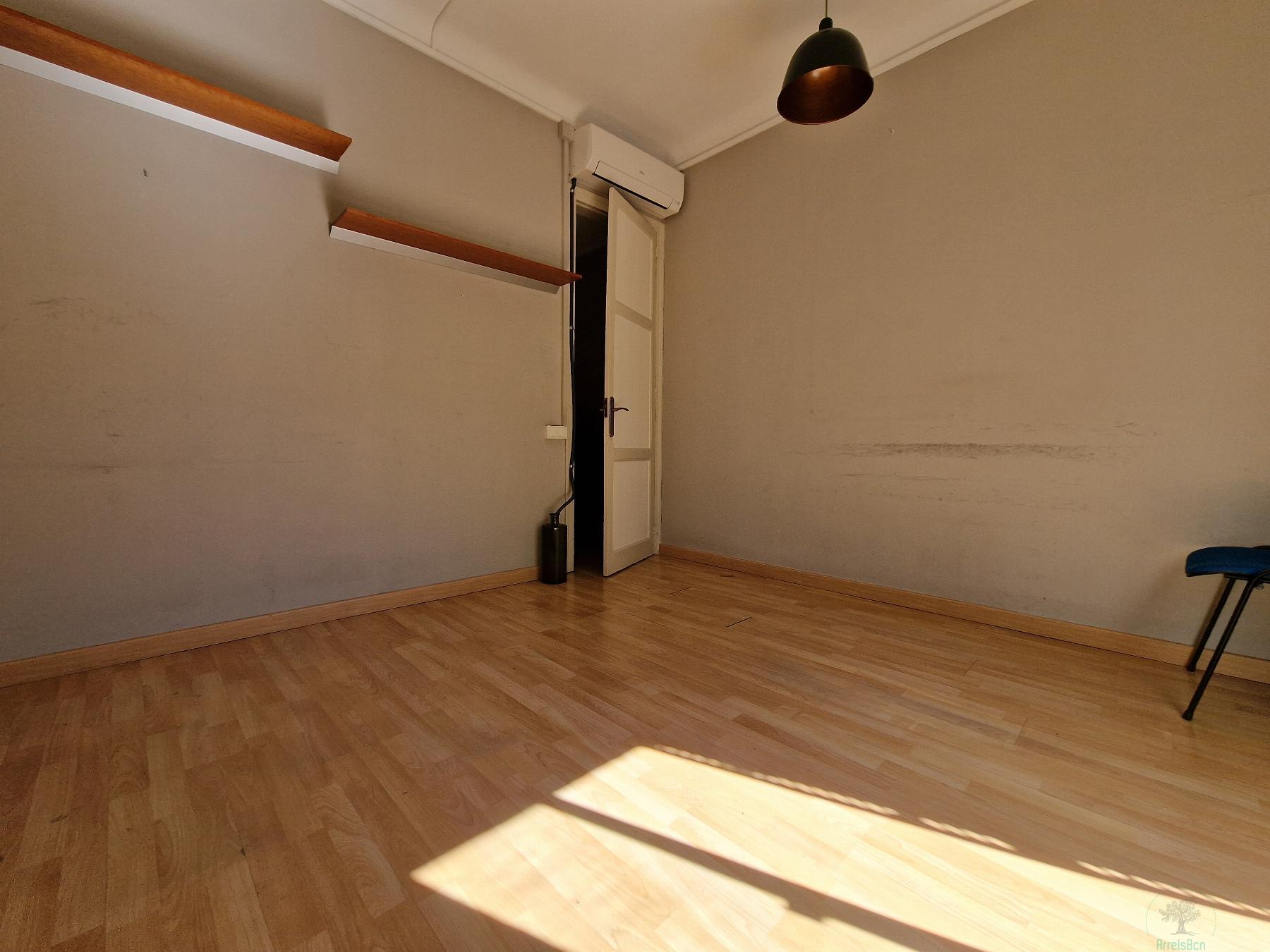 For sale of flat in Barcelona
