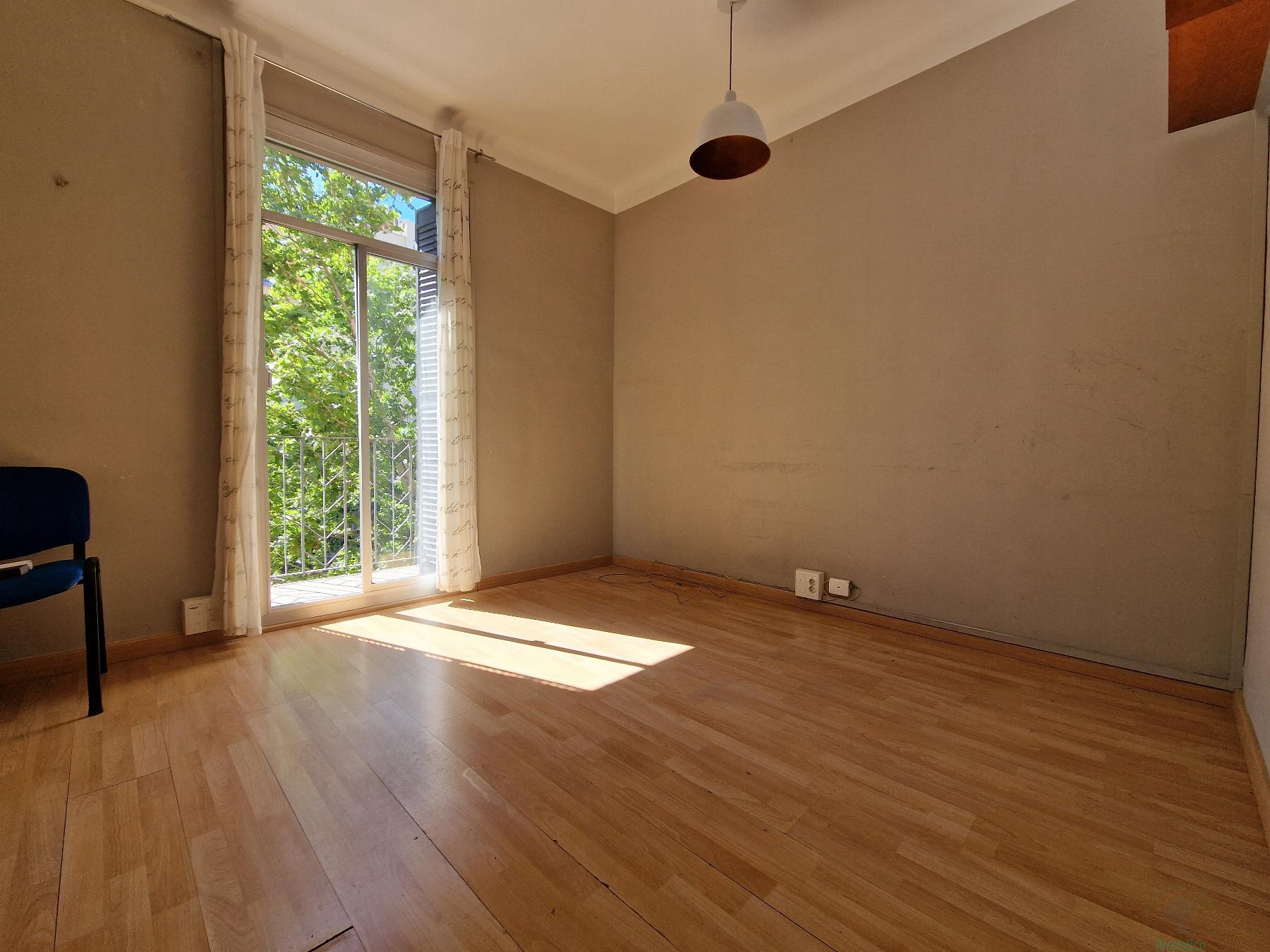 For sale of flat in Barcelona