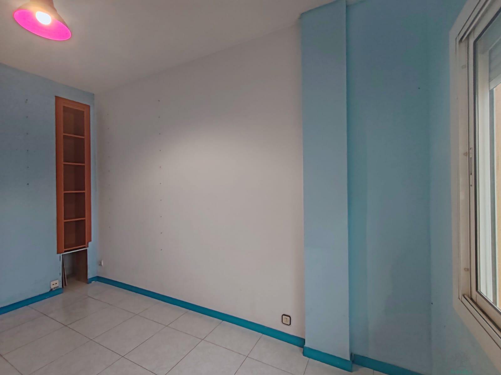 For sale of flat in Badalona
