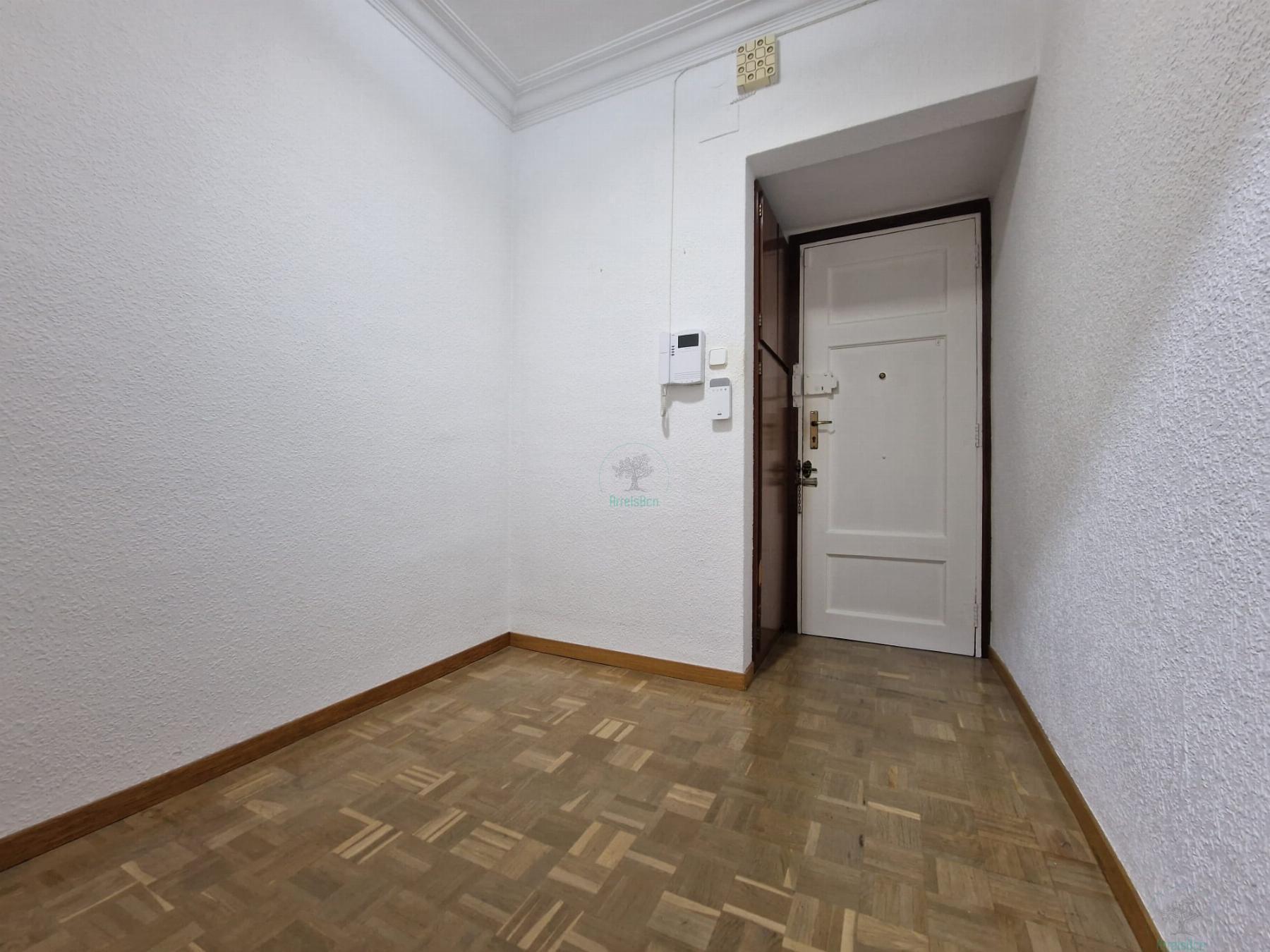 For sale of flat in Barcelona