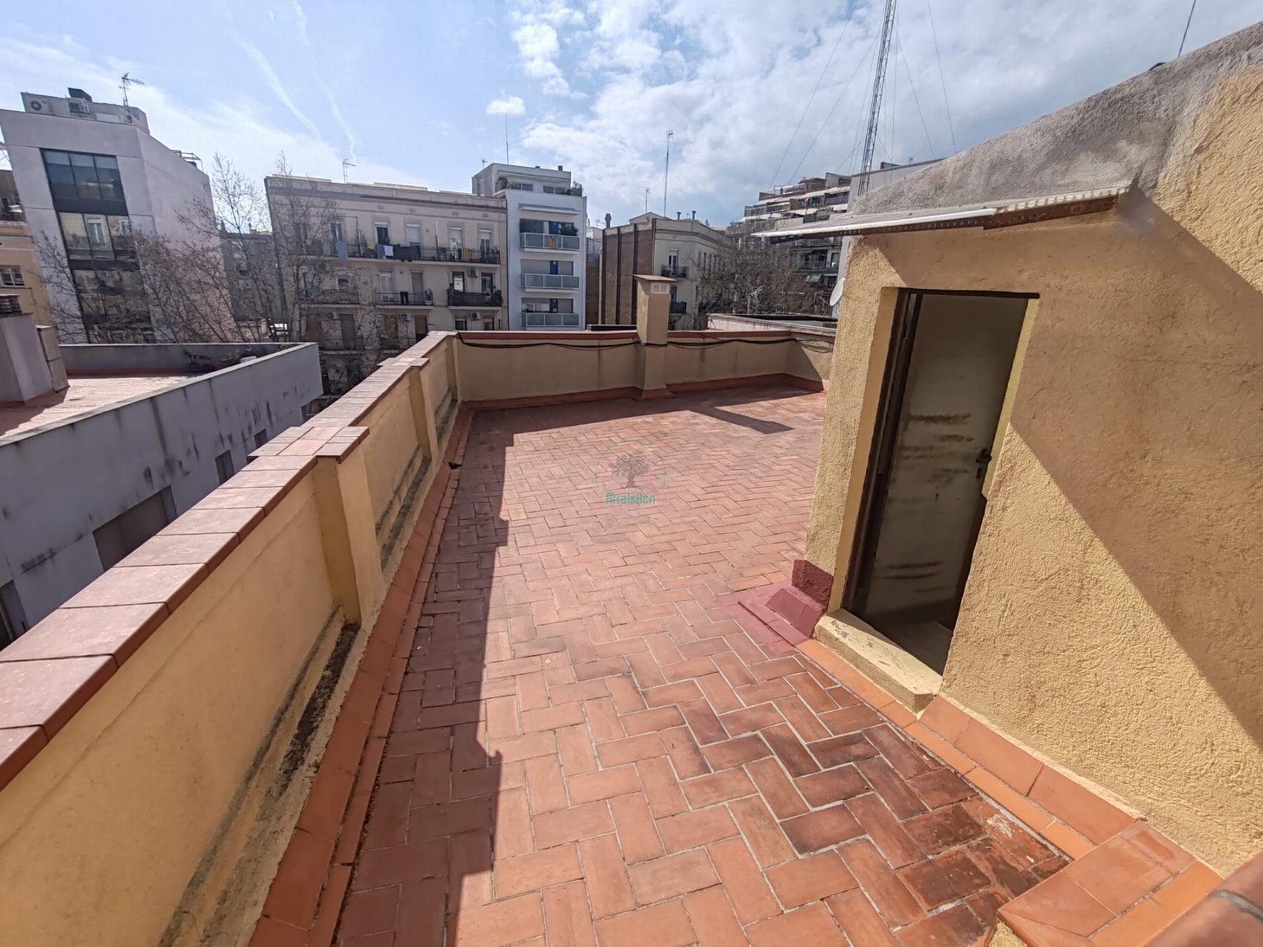 For sale of penthouse in Barcelona