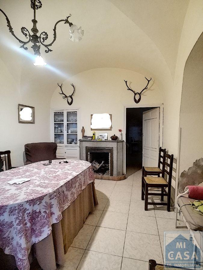 For sale of house in Guareña
