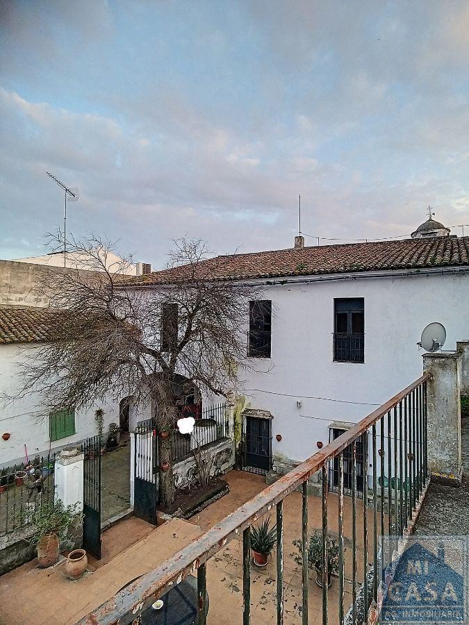 For sale of house in Guareña