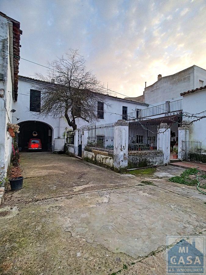 For sale of house in Guareña