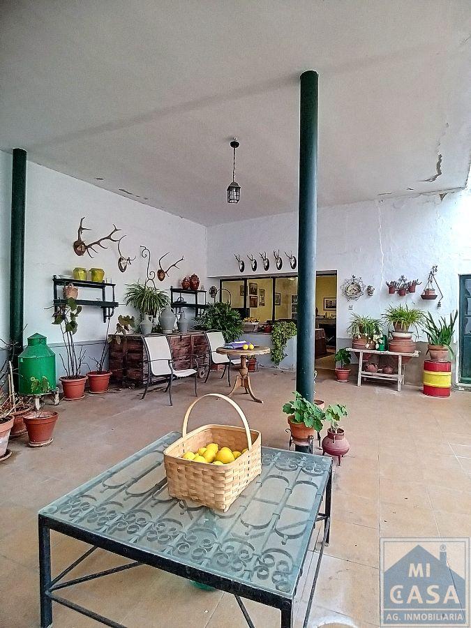 For sale of house in Guareña