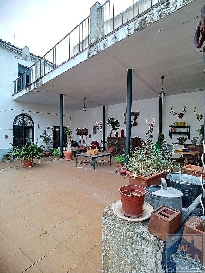 For sale of house in Guareña