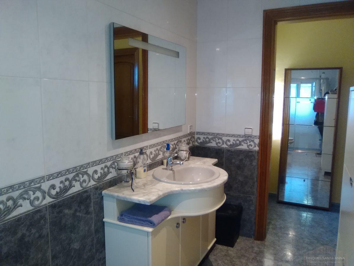 For sale of house in Argentona