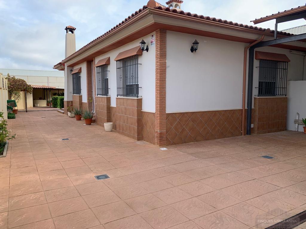 For sale of chalet in Alameda