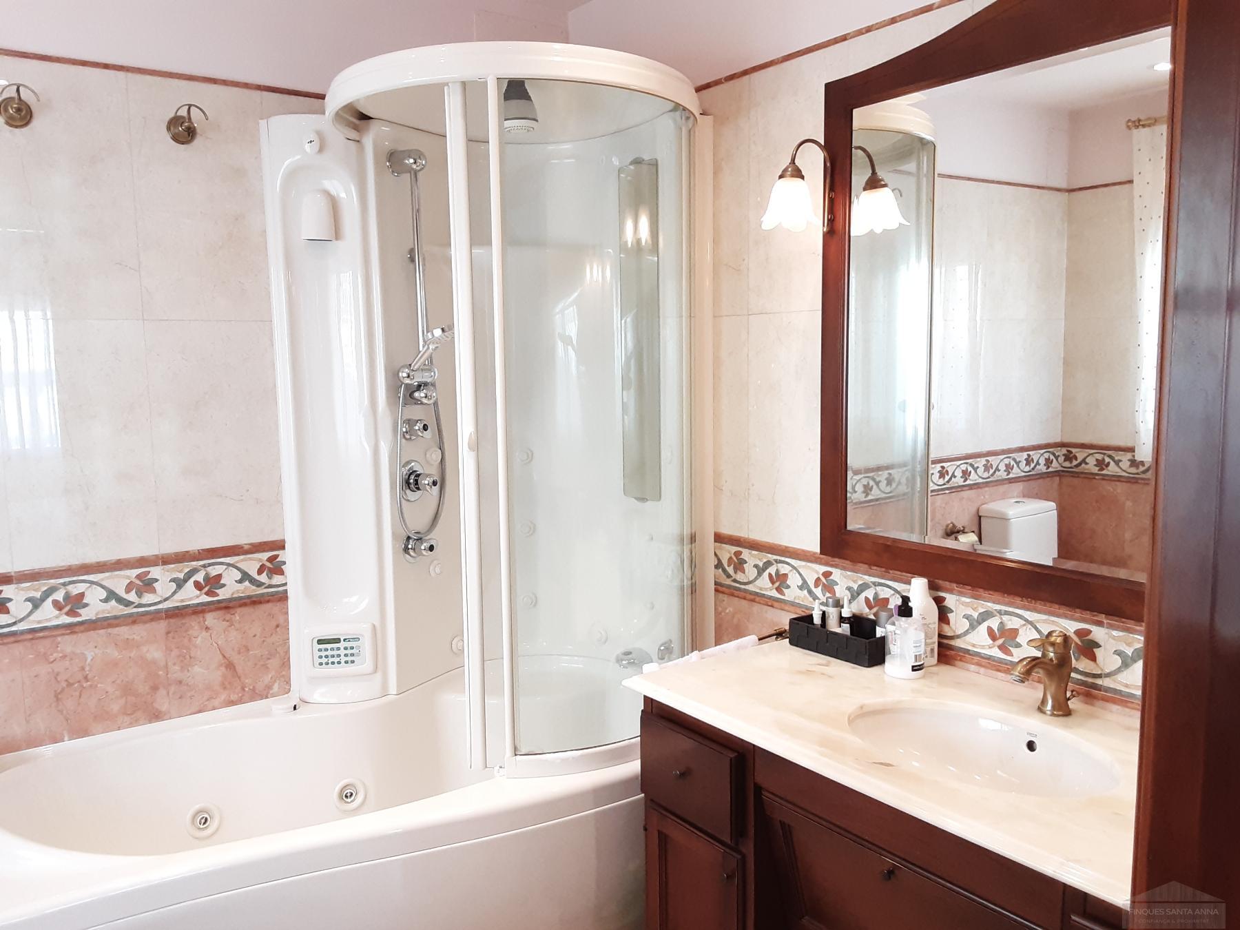 For sale of house in Premia de Dalt