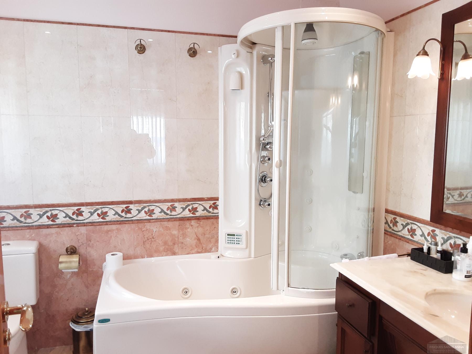 For sale of house in Premia de Dalt