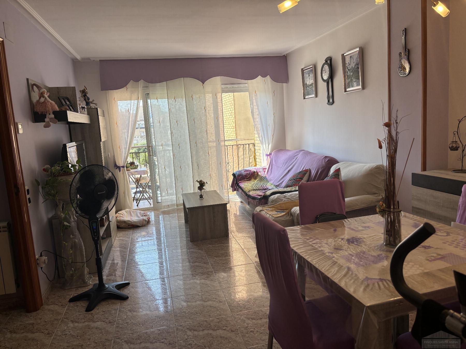 For sale of flat in Pineda de Mar