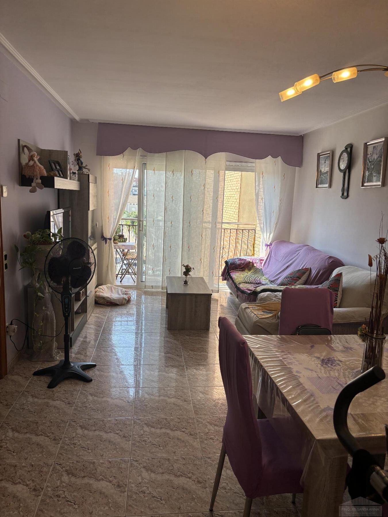 For sale of flat in Pineda de Mar