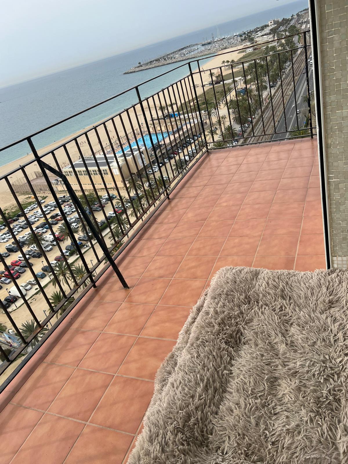 For rent of penthouse in Mataró