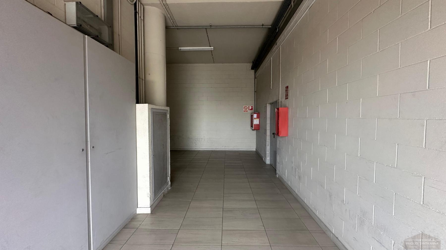 Venda de nau industrial a Mataró