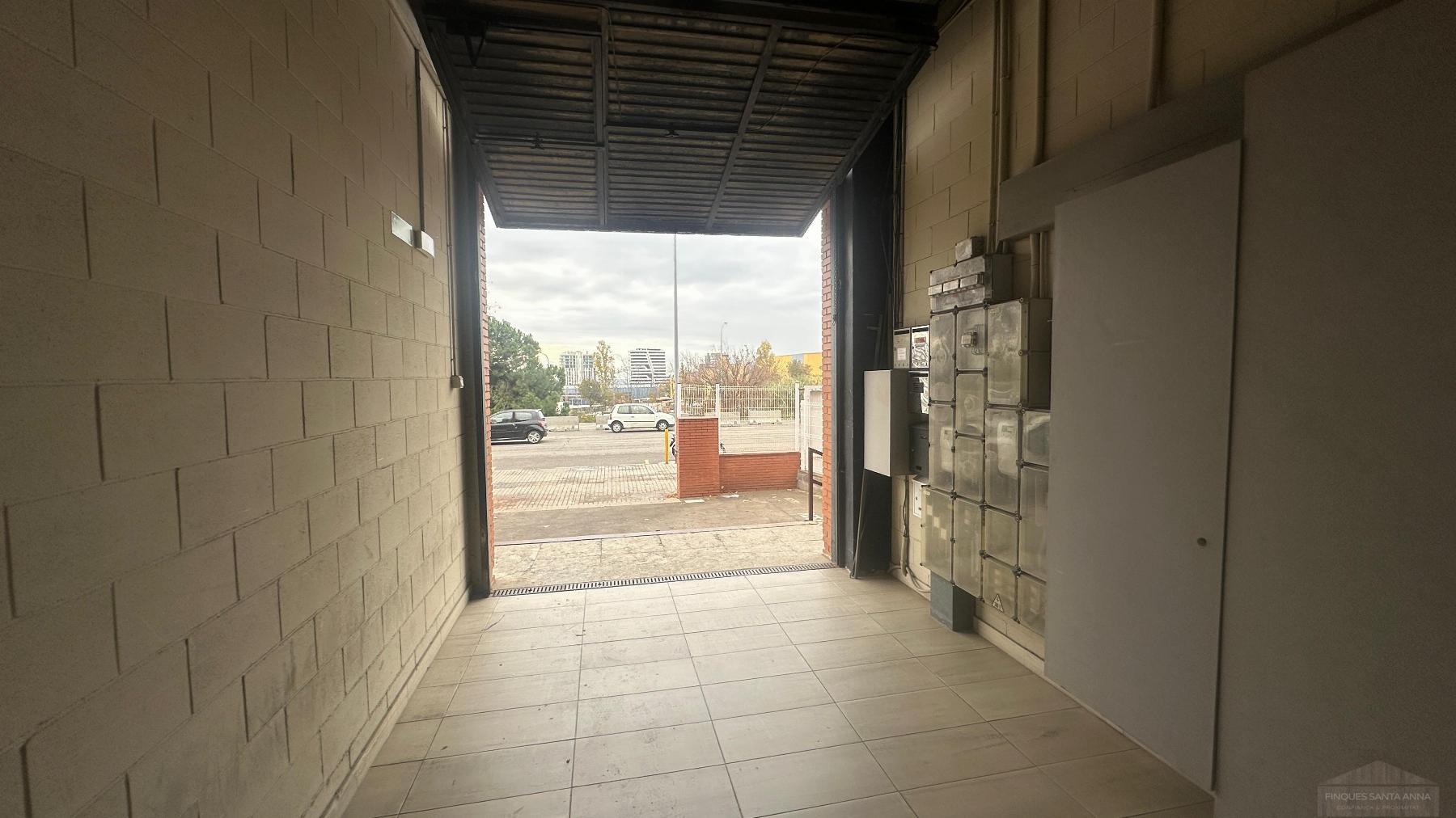 Venda de nau industrial a Mataró