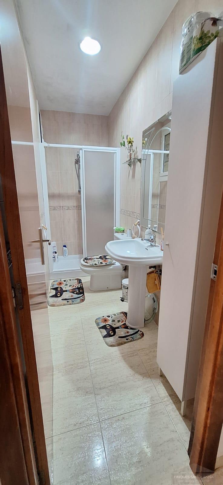 For rent of ground floor in Argentona