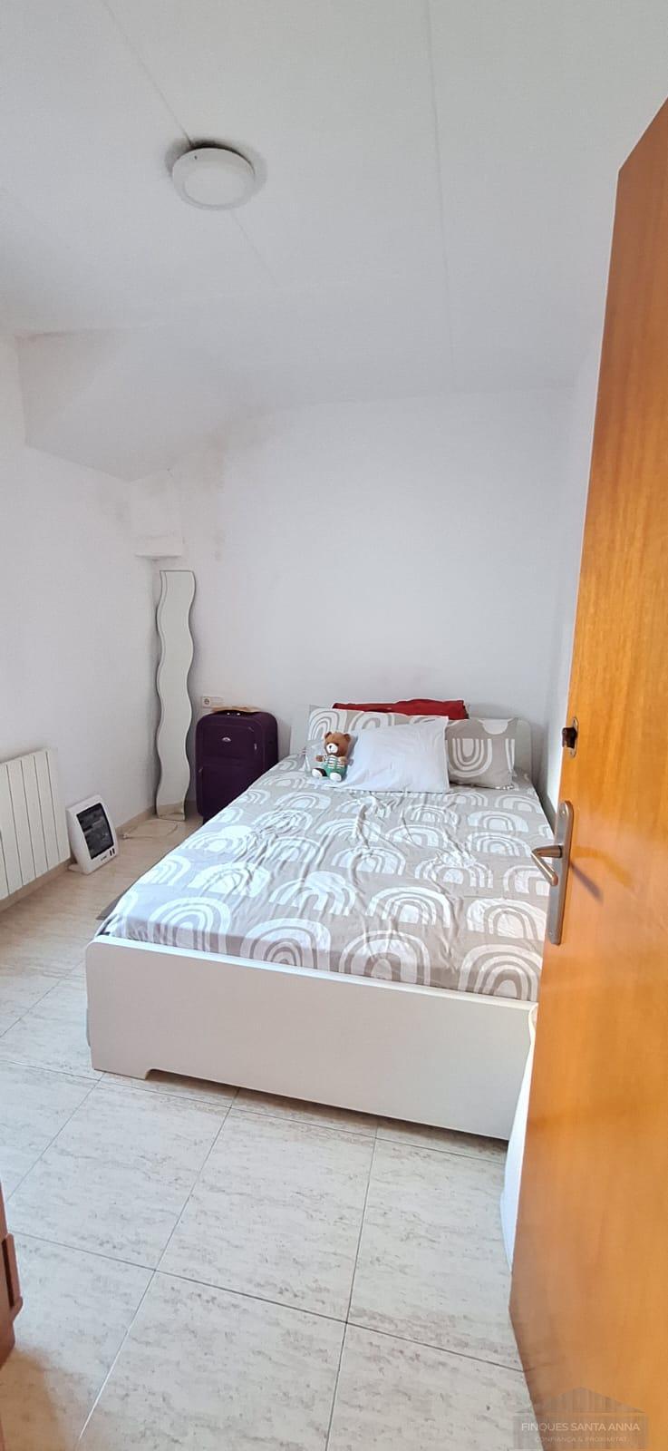 For rent of ground floor in Argentona