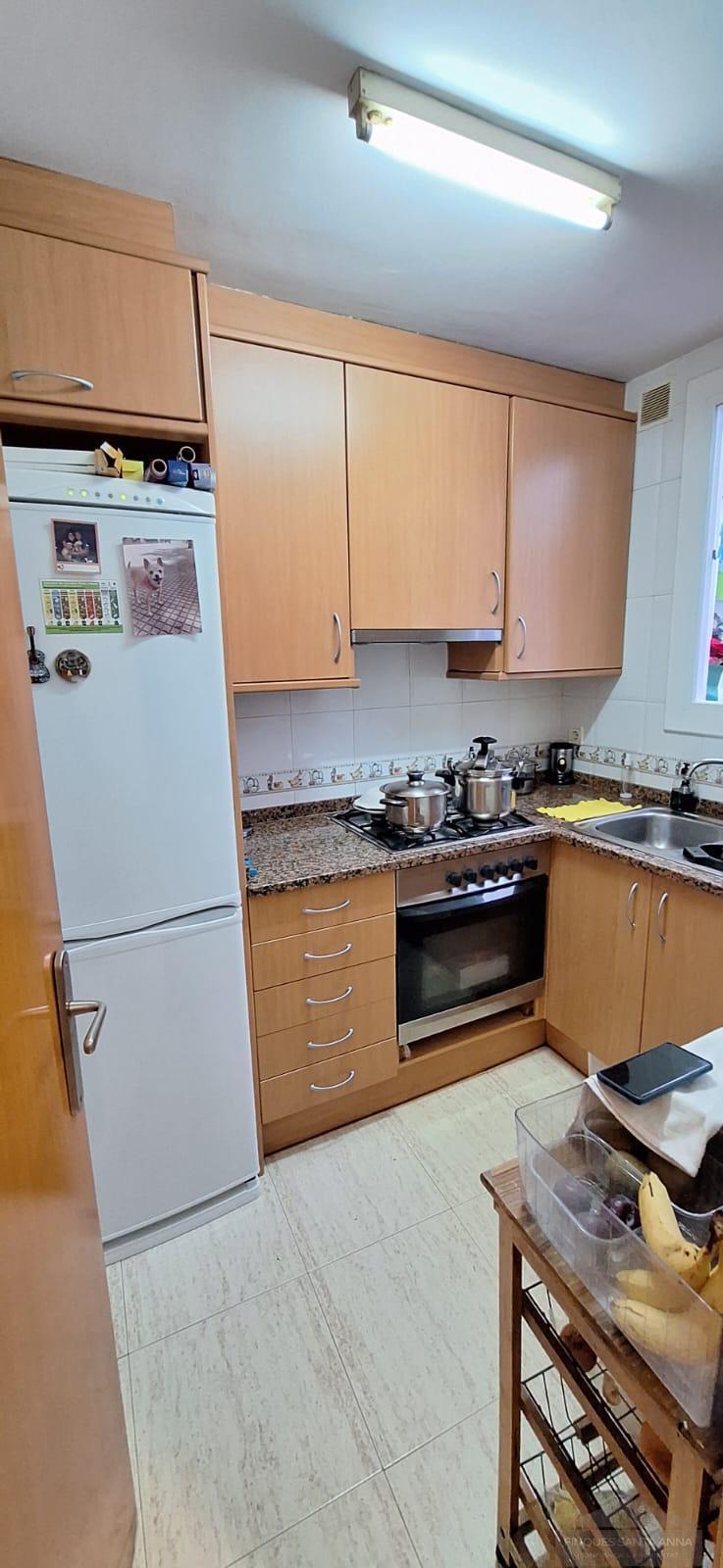 For rent of ground floor in Argentona